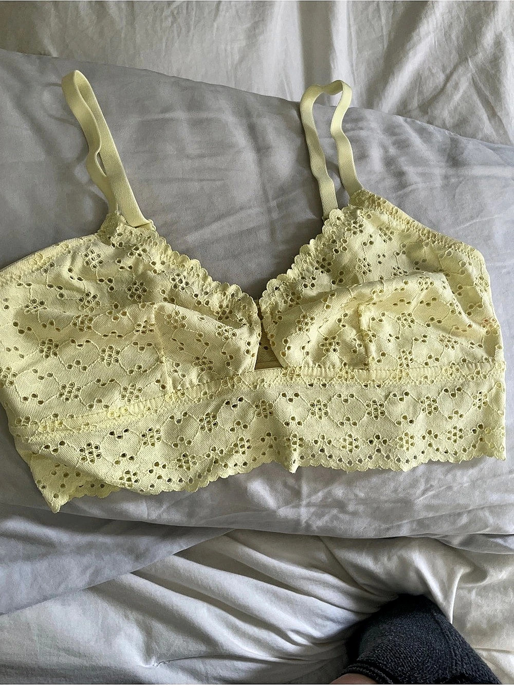 Colsie Eyelet Lace Bralette in Yellow Size Large